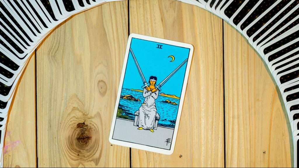 Карта Таро Двойка Мечей