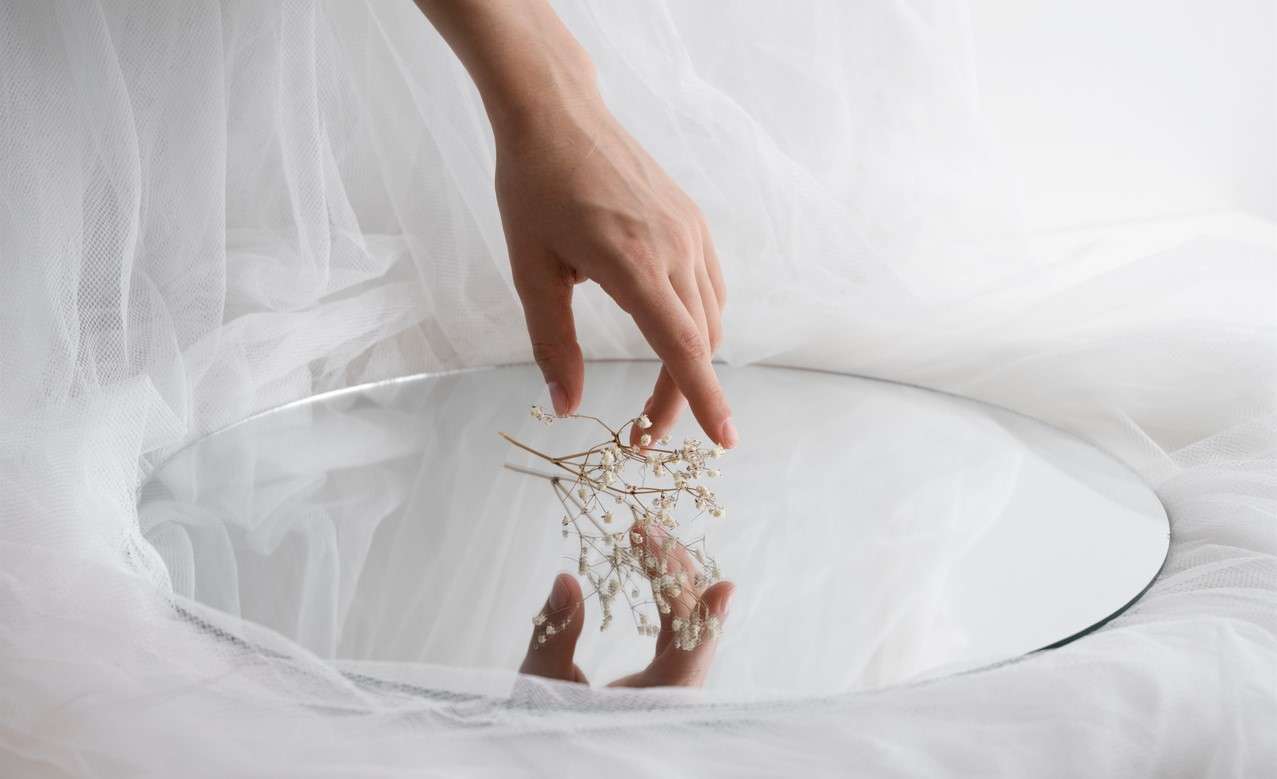 Гадание на зеркале и свечах на суженого