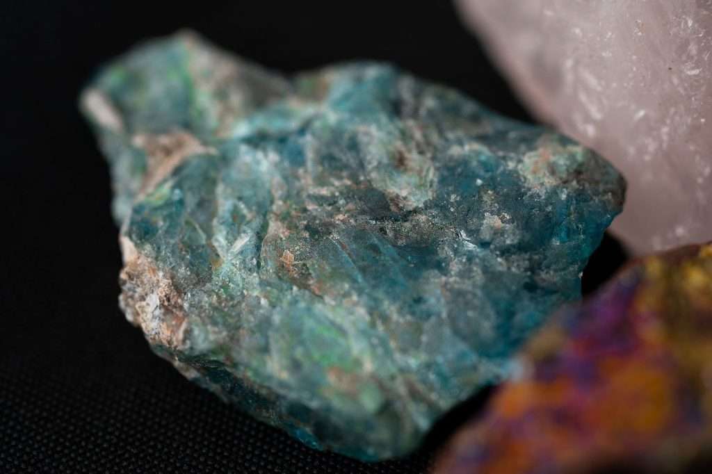 Топаз (особенно желтый и золотистый)